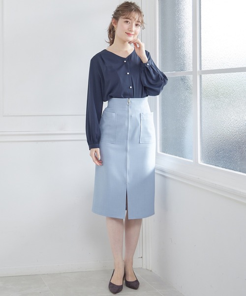 12Twelve Agenda(トゥエルブ アジェンダ)の「Vネックパール釦ブラウス(シャツ/ブラウス・レディース・オフホワイト/ベージュ/ネイビー・M)」の21枚目の写真