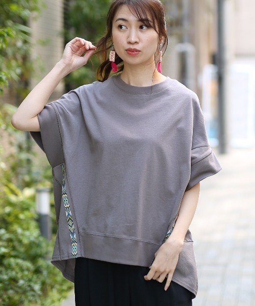 チチカカ(チチカカ)の「キカサイドライン刺繍プルオーバー(Tシャツ/カットソー・レディース・グレー/ライトベージュ・FREE)」の2枚目の写真