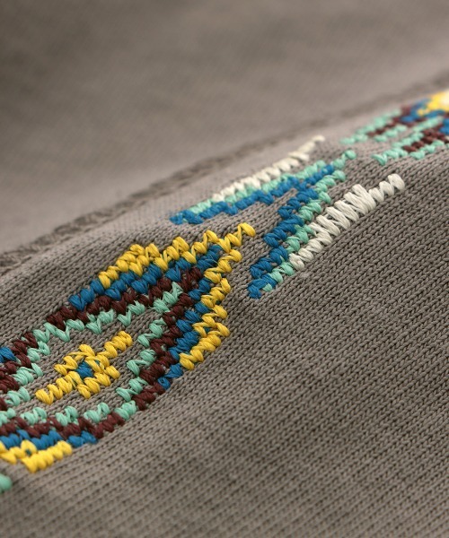 チチカカ(チチカカ)の「キカサイドライン刺繍プルオーバー(Tシャツ/カットソー・レディース・グレー/ライトベージュ・FREE)」の15枚目の写真