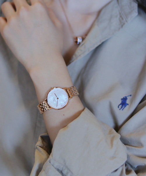 Daniel Wellington(ダニエルウェリントン)の「Petite Lumine 5-Link Melrose MOP(アナログ腕時計・レディース・ピンク/ホワイト・28mm)」の10枚目の写真