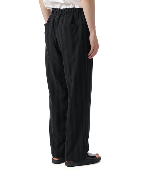 ATTACHMENT(アタッチメント)の「からみ織り イージートラウザーズ / STRIPE LENO CLOTH EASY TROUSERS(その他パンツ・メンズ・ブラック/グレー・1/2/3)」の6枚目の写真