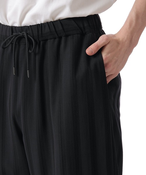 ATTACHMENT(アタッチメント)の「からみ織り イージートラウザーズ / STRIPE LENO CLOTH EASY TROUSERS(その他パンツ・メンズ・ブラック/グレー・1/2/3)」の8枚目の写真