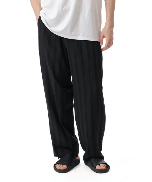 ATTACHMENT(アタッチメント)の「からみ織り イージートラウザーズ / STRIPE LENO CLOTH EASY TROUSERS(その他パンツ・メンズ・ブラック/グレー・1/2/3)」の4枚目の写真