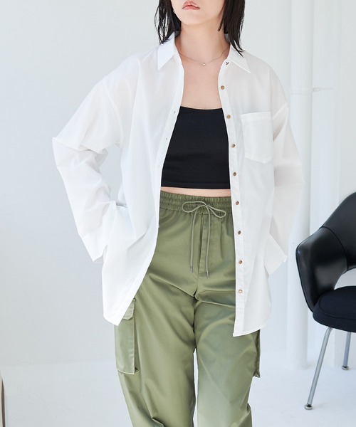 ECRIRE（エクリール）の「【nanaコラボ】袖スリットオーバーサイズシャツ（シャツ/ブラウス・レディース・グリーン/ブルー/オフホワイト・L/M）」の2枚目の写真