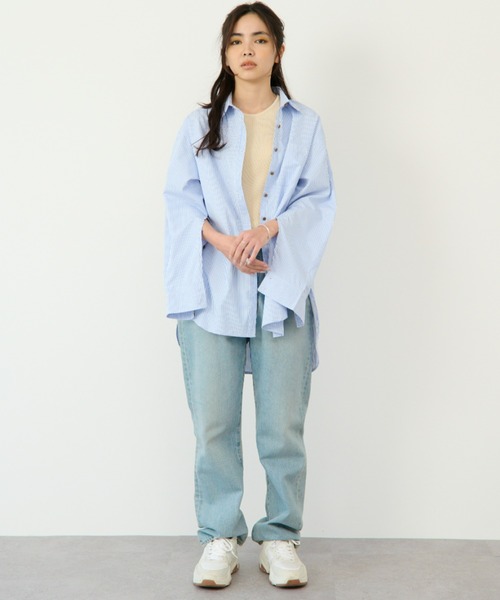ECRIRE（エクリール）の「【nanaコラボ】袖スリットオーバーサイズシャツ（シャツ/ブラウス・レディース・グリーン/ブルー/オフホワイト・L/M）」の17枚目の写真