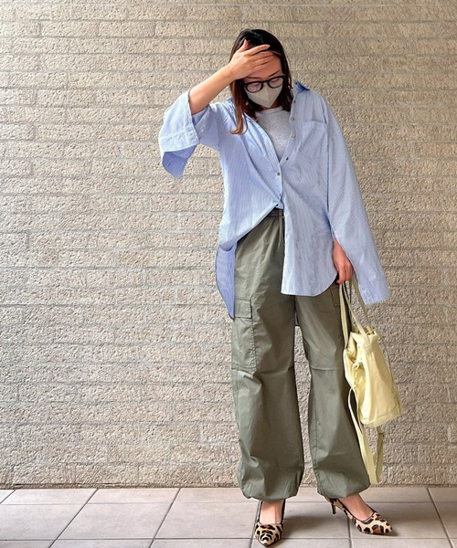 ECRIRE（エクリール）の「【nanaコラボ】袖スリットオーバーサイズシャツ（シャツ/ブラウス・レディース・グリーン/ブルー/オフホワイト・L/M）」の11枚目の写真