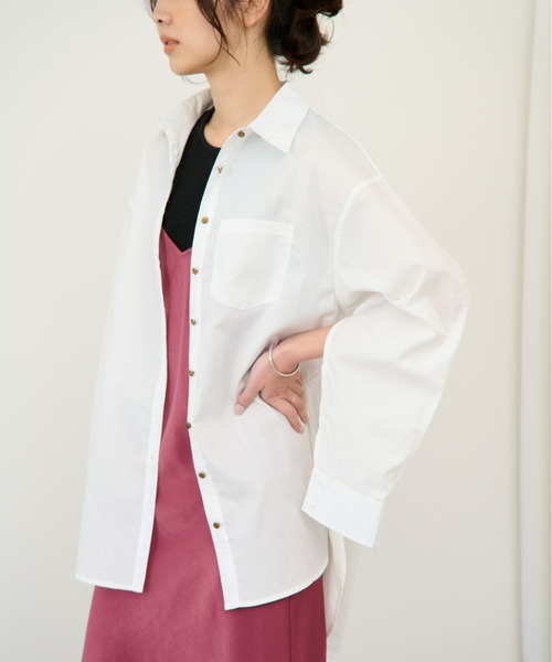 ECRIRE（エクリール）の「【nanaコラボ】袖スリットオーバーサイズシャツ（シャツ/ブラウス・レディース・グリーン/ブルー/オフホワイト・L/M）」の20枚目の写真