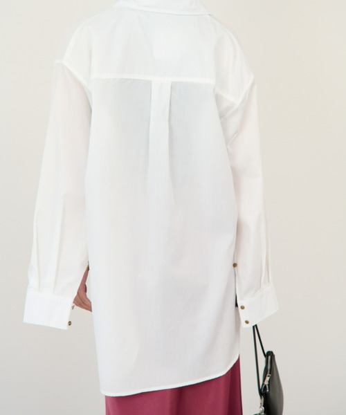 ECRIRE（エクリール）の「【nanaコラボ】袖スリットオーバーサイズシャツ（シャツ/ブラウス・レディース・グリーン/ブルー/オフホワイト・L/M）」の16枚目の写真