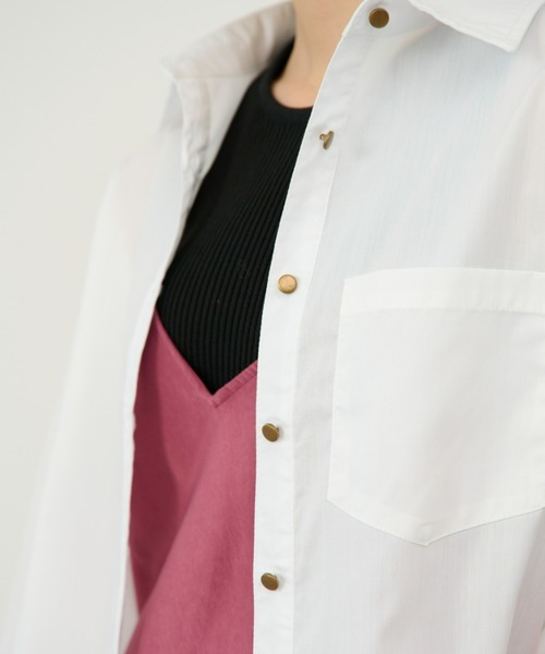 ECRIRE（エクリール）の「【nanaコラボ】袖スリットオーバーサイズシャツ（シャツ/ブラウス・レディース・グリーン/ブルー/オフホワイト・L/M）」の10枚目の写真