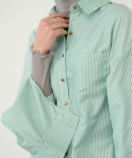 ECRIRE（エクリール）の「【nanaコラボ】袖スリットオーバーサイズシャツ（シャツ/ブラウス・レディース・グリーン/ブルー/オフホワイト・L/M）」の9枚目の写真