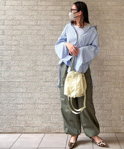 ECRIRE（エクリール）の「【nanaコラボ】袖スリットオーバーサイズシャツ（シャツ/ブラウス・レディース・グリーン/ブルー/オフホワイト・L/M）」の21枚目の写真