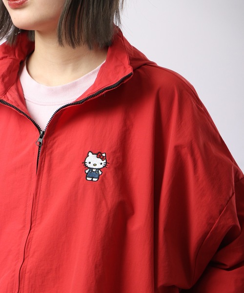 sanrio（サンリオ）の「sanrio ナイロン マウンテンパーカー（マウンテンパーカー・レディース・グレー/ブラック/グレー系その他/レッド/イエロー/ネイビー・M/L）」の7枚目の写真