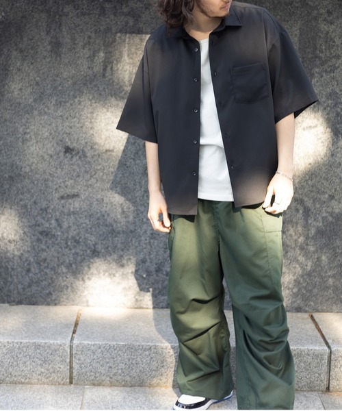 SlashDate(スラッシュデイト)の「TRストレッチレギュラーカラーシャツ/トロミシャツ/ビッグシルエット/ユニセックス(シャツ/ブラウス・メンズ・ベージュ/ホワイト/ブラック・M/L)」の4枚目の写真