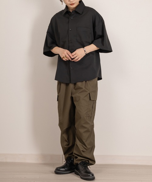 SlashDate(スラッシュデイト)の「TRストレッチレギュラーカラーシャツ/トロミシャツ/ビッグシルエット/ユニセックス(シャツ/ブラウス・メンズ・ベージュ/ホワイト/ブラック・M/L)」の13枚目の写真