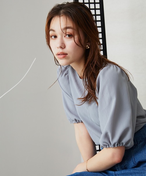 mysty woman（ミスティウーマン）の「【WEB限定】ふんわりパフスリーブブラウス 904489（シャツ/ブラウス・レディース・ブラック/ブルー/アイボリー/ライトベージュ・FREE）」の4枚目の写真