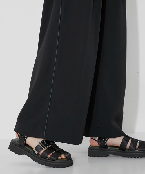 CITY TOKYO（シティトウキョウ）の「サイドパイピングバックベルトワイドパンツ（スラックス・レディース・ブラウン/ブラック/ブルー・1/2）」の14枚目の写真