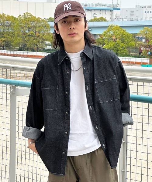 kutir（クティール）の「ビックシルエットデニムシャツ（シャツ/ブラウス・メンズ・インディゴブルー/ブラック・MEDIUM/LARGE）」の2枚目の写真