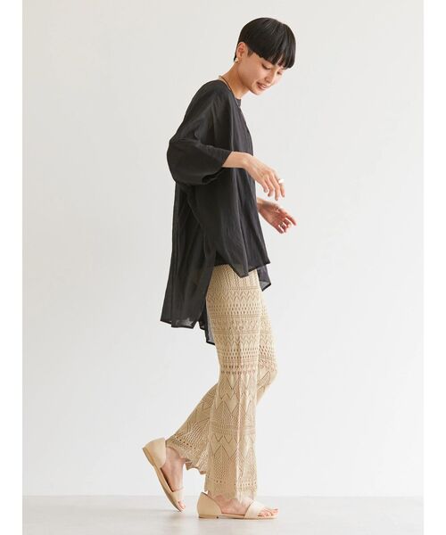 AMERICAN HOLIC（アメリカンホリック）の「バックギャザーVネックシアーシャツ（シャツ/ブラウス・レディース・オフホワイト/ライトイエロー/ブルーグリーン/ブラック/キャメル・L/M）」の18枚目の写真