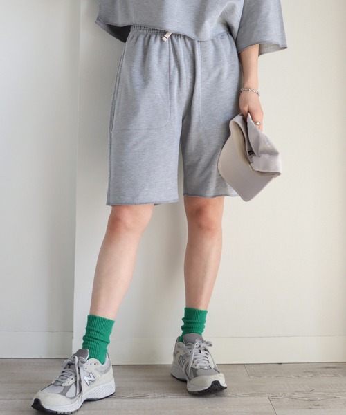 COURO(コウロ)の「カットオフライトスウェットショートパンツ(その他パンツ・レディース・ブラック/アイボリー/ダークグリーン/杢グレー/レッド/パープル/ミント/オレンジ/ロイヤルブルー/イエロー・M/L)」の4枚目の写真