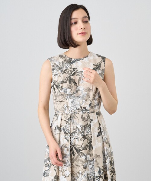 【新品未使用】ANAYI リネンポリフラワータックワンピース ANAYI（アナイ）の「リネンポリフラワータックワンピース（ワンピース