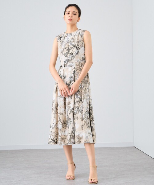 ANAYI(アナイ)の「リネンポリフラワータックワンピース(ワンピース・レディース・ベージュ系その他・36/38)」の13枚目の写真