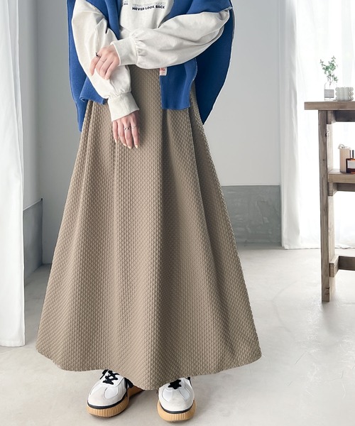 classicalelf(クラシカルエルフ)の「1枚でコーデが華やぐ。ふくれジャガードスカート(スカート・レディース・ブラック/グレイッシュベージュ・LARGE/MEDIUM/SMALL/X-LARGE)」の5枚目の写真