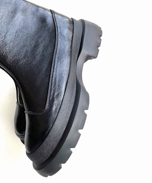 Casselini（キャセリーニ）の「センターファスナーショートブーツ（ブーツ・レディース・ブラック・MEDIUM/LARGE）」の3枚目の写真