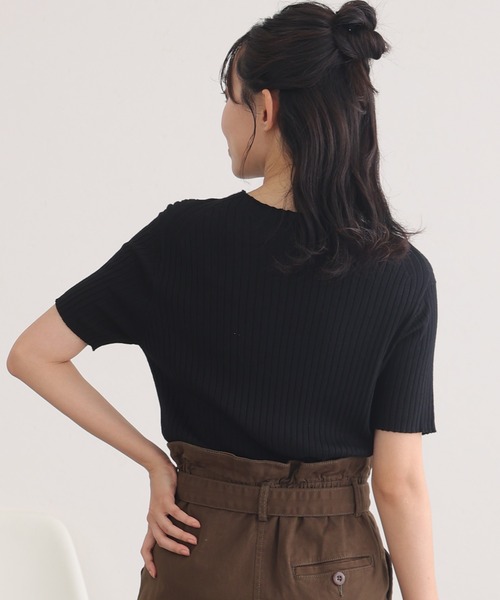 ElegChic(エレグシック)の「プチハイネックハーフスリーブサマーニット(ニット/セーター・レディース・ブラック/グレイッシュベージュ/オフホワイト/ブルー・XL/4L/M)」の7枚目の写真