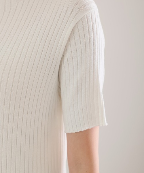 ElegChic(エレグシック)の「プチハイネックハーフスリーブサマーニット(ニット/セーター・レディース・ブラック/グレイッシュベージュ/オフホワイト/ブルー・XL/4L/M)」の22枚目の写真