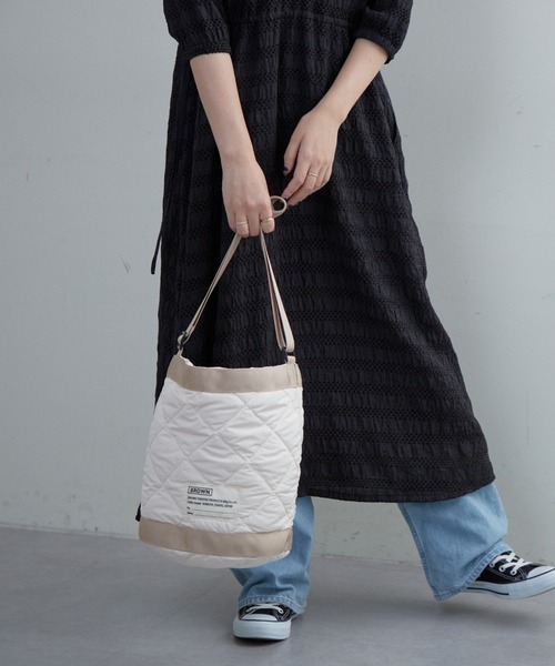 BROWN THEATRE PRODUCTS（ブラウンシアタープロダクツ）の「【BROWNTHEATREPRODUCTS別注】キルティングバケットショルダーバッグ（ショルダーバッグ・レディース・ブラック/グレイッシュベージュ/アイボリー・FREE）」の7枚目の写真
