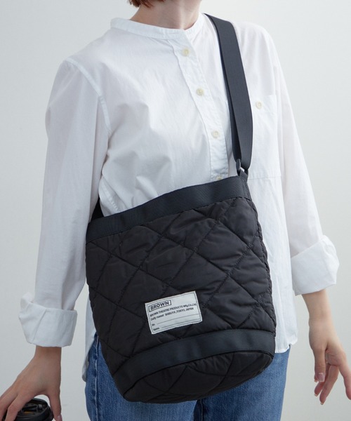 BROWN THEATRE PRODUCTS（ブラウンシアタープロダクツ）の「【BROWNTHEATREPRODUCTS別注】キルティングバケットショルダーバッグ（ショルダーバッグ・レディース・ブラック/グレイッシュベージュ/アイボリー・FREE）」の18枚目の写真