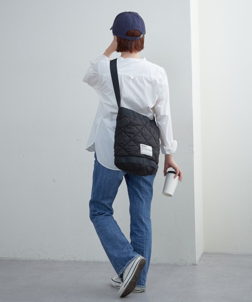 BROWN THEATRE PRODUCTS（ブラウンシアタープロダクツ）の「【BROWNTHEATREPRODUCTS別注】キルティングバケットショルダーバッグ（ショルダーバッグ・レディース・ブラック/グレイッシュベージュ/アイボリー・FREE）」の22枚目の写真