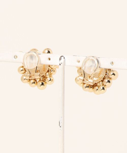 LOWRYS FARM（ローリーズファーム）の「ﾒﾀﾙﾎﾞｰﾙｸﾘｯﾌﾟ（イヤリング・レディース・グレー/ベージュ・FREE）」の3枚目の写真