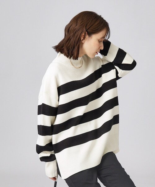 SHOO・LA・RUE(シューラルー)の「◆【洗える】ワイドシルエット スリット入り 前後差ハイネックニット(ニット/セーター・レディース・ライトグレー系9/イエロー系その他/ピンク系/ブルー系その他/アイボリー系2・00)」の3枚目の写真