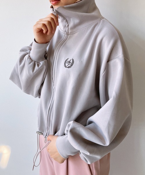 AS KNOW AS plus（アズノゥアズプラス）の「◎Wジップダンボール　ワンポイント刺繍ブルゾン（ジャージ・レディース・オフホワイト/チャコールグレー/グレイッシュベージュ・FREE）」の21枚目の写真