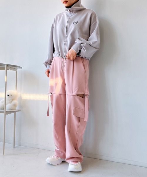 AS KNOW AS plus（アズノゥアズプラス）の「◎Wジップダンボール　ワンポイント刺繍ブルゾン（ジャージ・レディース・オフホワイト/チャコールグレー/グレイッシュベージュ・FREE）」の22枚目の写真