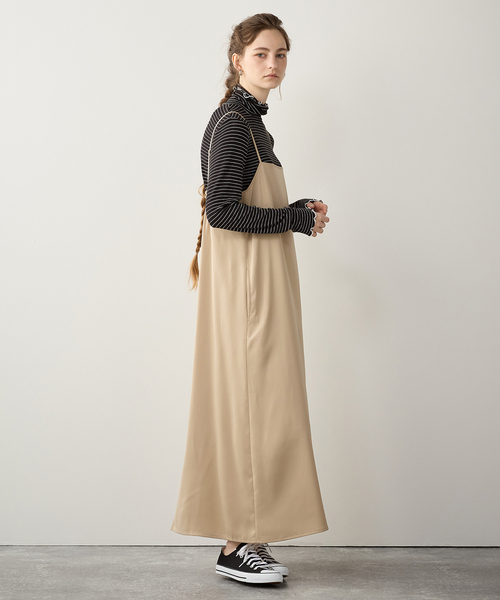 LE SOUK HOLIDAY(ルスークホリデー)の「サテンキャミワンピース(ワンピース・レディース・ベージュ/ブラック・M/L)」の9枚目の写真