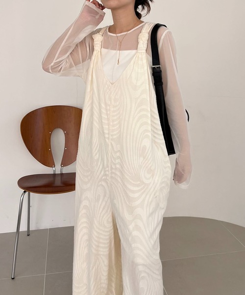 CAPRICIEUX LE'MAGE(カプリシューレマージュ)の「カットジャガードロンパース(つなぎ/オールインワン・レディース・オフホワイト/ブラック・FREE)」の2枚目の写真