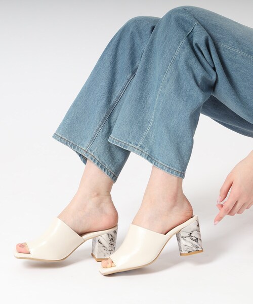 ESPERANZA(エスペランサ)の「スクエアトゥブロックヒールサンダル 24SS(サンダル・レディース・こしょう色系/シルバー/アイボリー/ブラック・S/M/L/LL)」の21枚目の写真