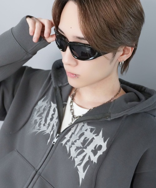 SPINNS（スピンズ）の「ナローキャット サングラス/スリムフレーム/UVカット/ユニセックス（サングラス・メンズ・ブラック/グレー系その他/グレー系その他2・ONESIZE）」の5枚目の写真