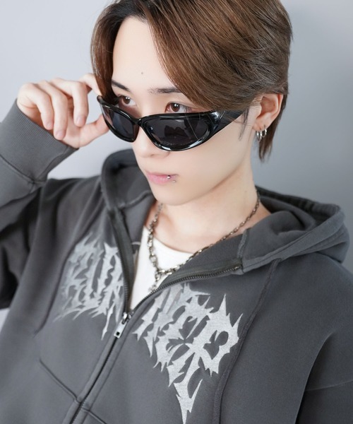 SPINNS（スピンズ）の「ナローキャット サングラス/スリムフレーム/UVカット/ユニセックス（サングラス・メンズ・ブラック/グレー系その他/グレー系その他2・ONESIZE）」の11枚目の写真