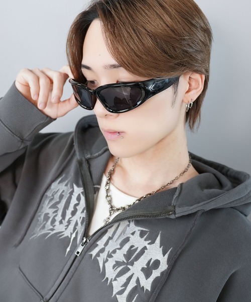 SPINNS（スピンズ）の「ナローキャット サングラス/スリムフレーム/UVカット/ユニセックス（サングラス・メンズ・ブラック/グレー系その他/グレー系その他2・ONESIZE）」の7枚目の写真