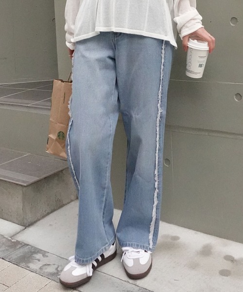 CORNERS(コーナーズ)の「サイドフリンジワイドデニムパンツ(デニムパンツ・レディース・ブルー/ブラック/インディゴブルー・S/M/L)」の3枚目の写真