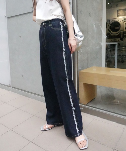 CORNERS(コーナーズ)の「サイドフリンジワイドデニムパンツ(デニムパンツ・レディース・ブルー/ブラック/インディゴブルー・S/M/L)」の21枚目の写真