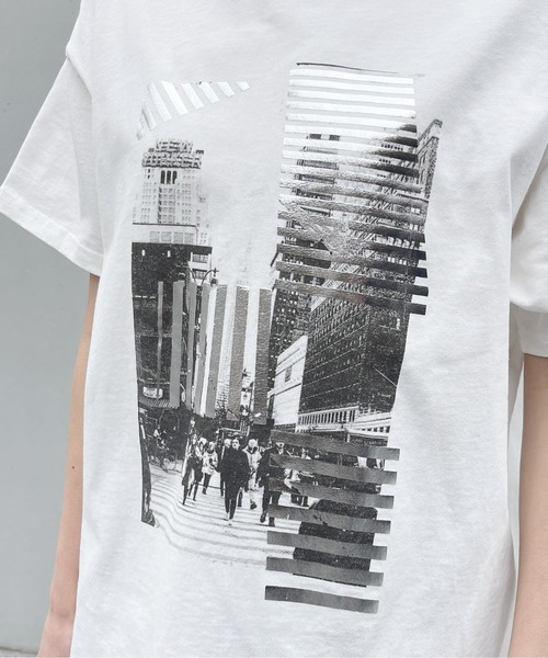 Meli rich(メリーリッチ)の「モノクロビルプリントオーバーサイズT(Tシャツ/カットソー・レディース・ホワイト×シルバー/ホワイト×ゴールド・FREE)」の18枚目の写真