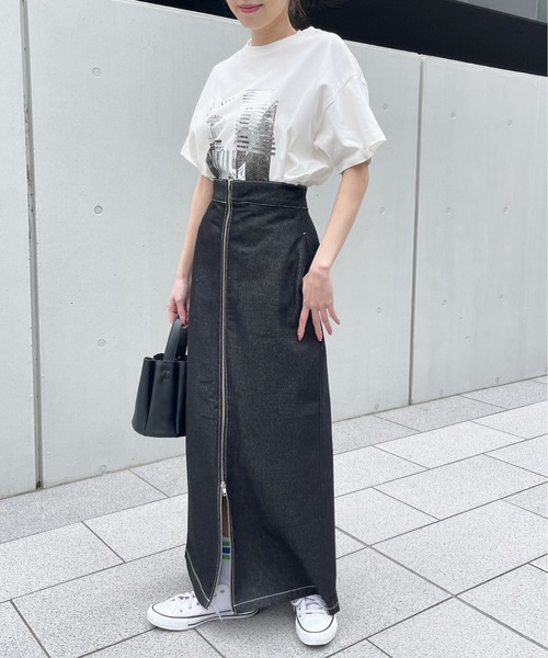 Meli rich(メリーリッチ)の「モノクロビルプリントオーバーサイズT(Tシャツ/カットソー・レディース・ホワイト×シルバー/ホワイト×ゴールド・FREE)」の16枚目の写真