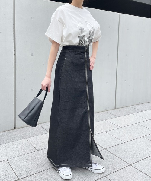 Meli rich(メリーリッチ)の「モノクロビルプリントオーバーサイズT(Tシャツ/カットソー・レディース・ホワイト×シルバー/ホワイト×ゴールド・FREE)」の15枚目の写真