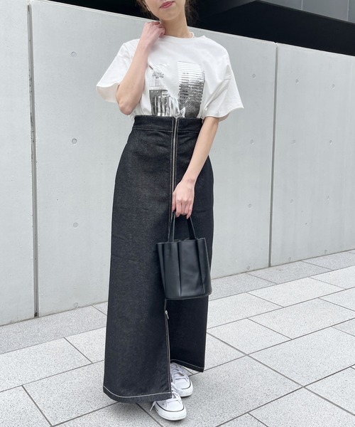 Meli rich(メリーリッチ)の「モノクロビルプリントオーバーサイズT(Tシャツ/カットソー・レディース・ホワイト×シルバー/ホワイト×ゴールド・FREE)」の13枚目の写真