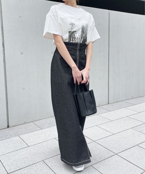 Meli rich(メリーリッチ)の「モノクロビルプリントオーバーサイズT(Tシャツ/カットソー・レディース・ホワイト×シルバー/ホワイト×ゴールド・FREE)」の12枚目の写真