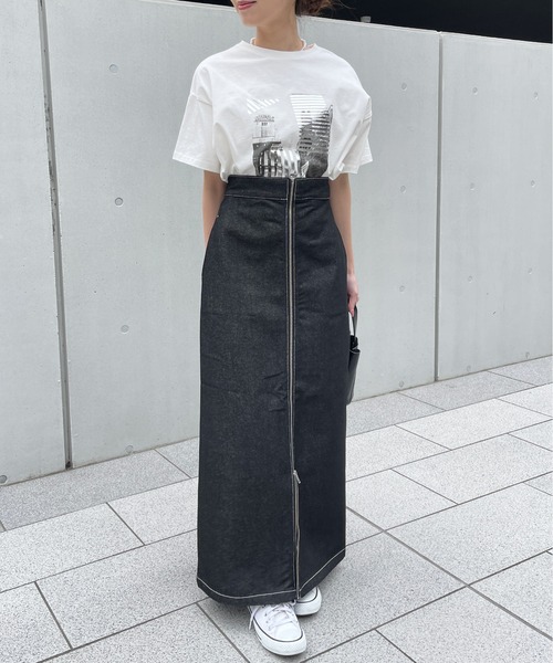 Meli rich(メリーリッチ)の「モノクロビルプリントオーバーサイズT(Tシャツ/カットソー・レディース・ホワイト×シルバー/ホワイト×ゴールド・FREE)」の10枚目の写真